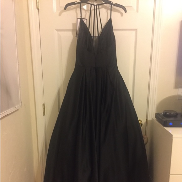 Black Satin Formal Evening Gown Prom Betsy&Adam 6 - Picture 4 of 4